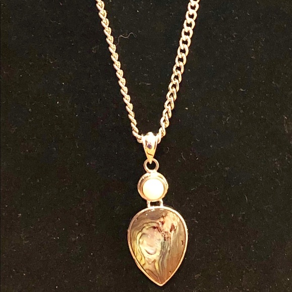 🌈 Abalone Necklace - Picture 2 of 4